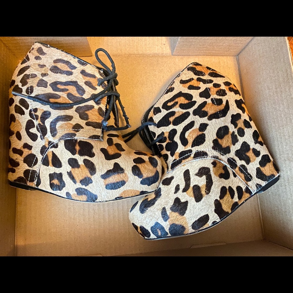 Steve Madden Collection Léopard Wedge Booties